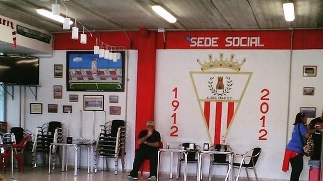 Lamentables incidentes en la previa del derbi Algeciras-Balompédica Linense