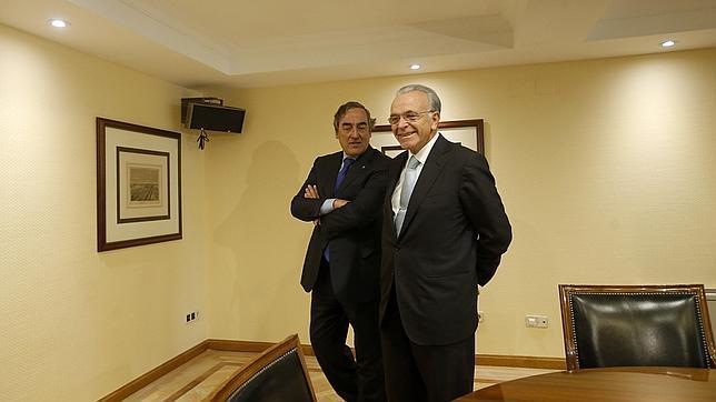 El presidente de la CEOE, Juan Rosell, y el presidente de La Caixa, Isidre Fainé, en primer término