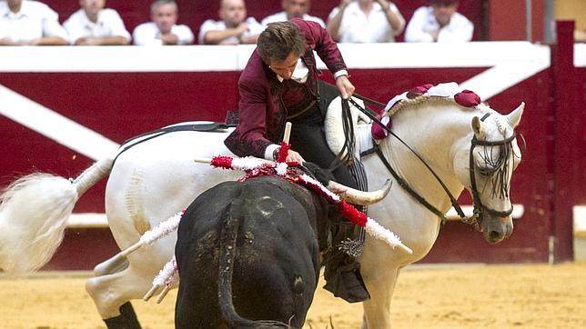 Hermoso de Mendoza indulta al toro «Noblecito» en Nimes