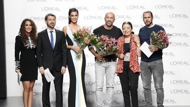 De izquierda a derecha, Malú, el responsable de Loreal, Joana Alves, Arnaud Maillard, Cuca Solano y Álvaro Castejón