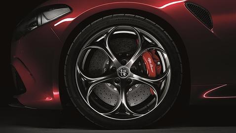 Monta frenos carbocerámicos de serie