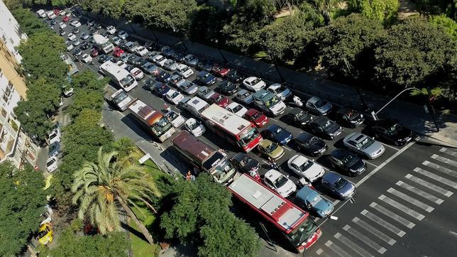 Ribó cierra el centro a 450.000 vehículos por primera vez en un día laborable