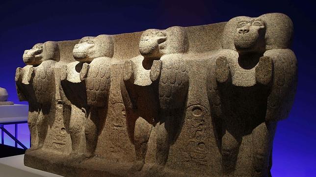 Babuinos de la base del obelisco oriental del templo de Luxor, Dinastía XIX