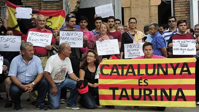Cataluña es taurina, reza la bandera