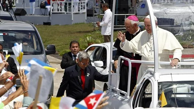 El Papa Francisco se retira de la Plaza de la Revolución, en Holguín