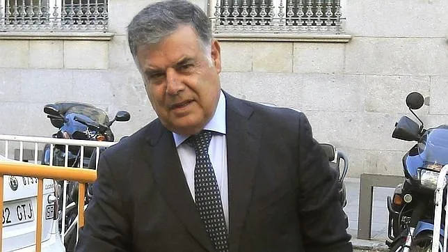 El exconsejero de Empleo andaluz José Antonio Viera a las puertas del Tribunal Supremo