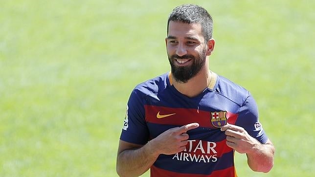 La FIFA no permite la inscripción de Arda Turan hasta el mes de enero