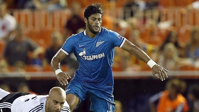 Hulk protagoniza el baile más solidario en las calles de San Petersburgo