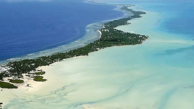 Atolón de Tarawa, en Kiribati, en el año 2004. La subida del nivel del mar afectaría mucho a estas islas