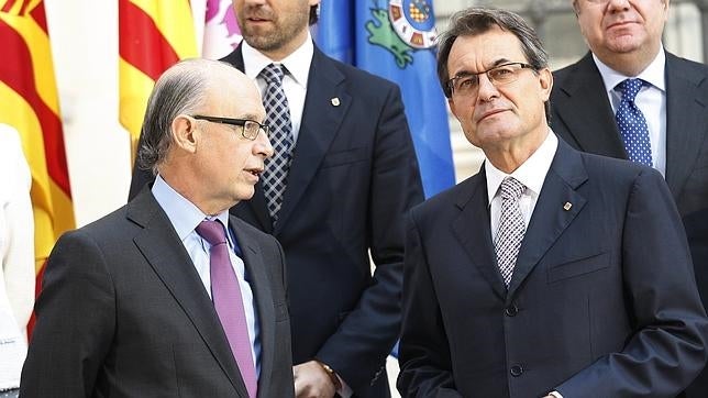 Hacienda advierte a Mas de que nadie financiaría Cataluña y su «bono basura»