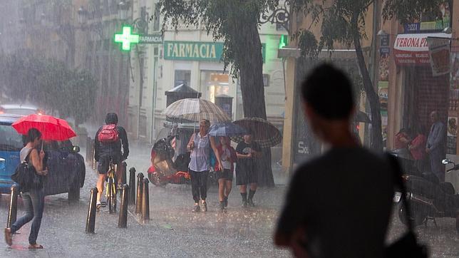 El litoral de la Comunidad Valenciana sigue en alerta por fuertes lluvias