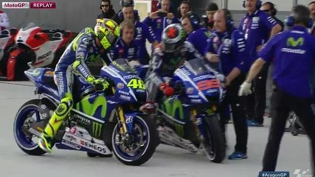 Susto entre Rossi y Lorenzo