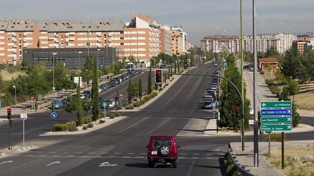 Cuenta con 14.000 pisos y 37.000 residentes. Los primeros aterrizaron en 2001