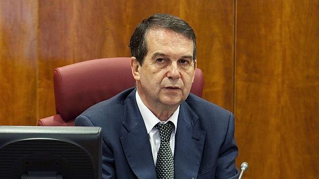 Caballero rechaza investigar las contratas del consistorio vigués