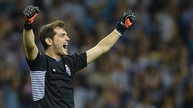 Así respondió Íker Casillas a una crítica en Twitter