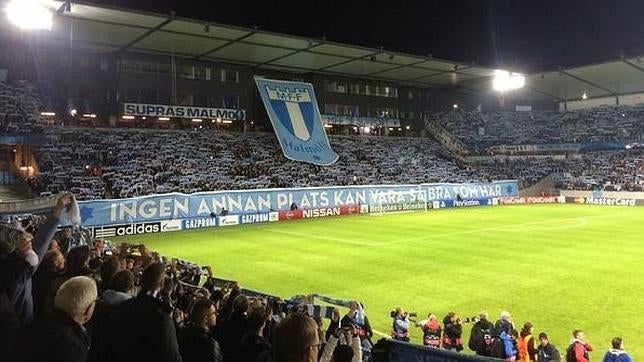 Así calienta la afición del Malmoe su partido contra el Real Madrid