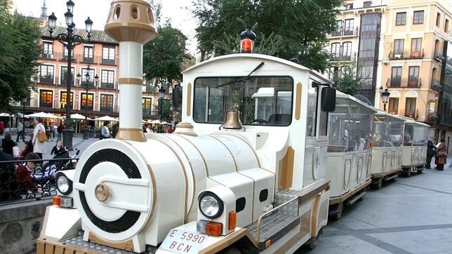 Cinco heridos tras abrirse en marcha la puerta de un tren turístico en Cambrils