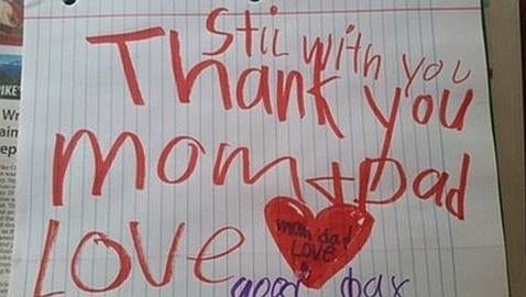 La nota de Leland, escrita en una hoja de cuaderno con una cera roja