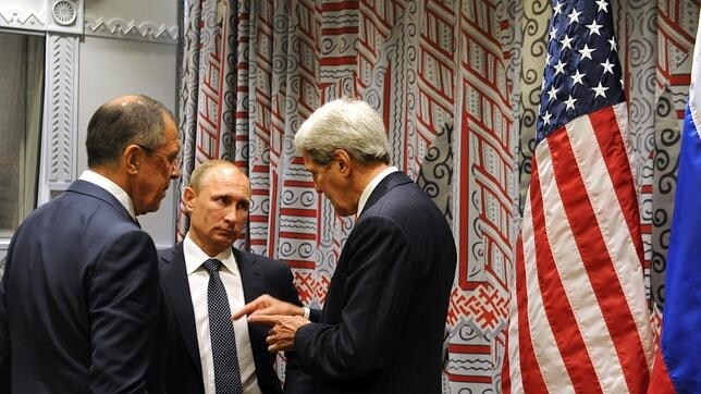 Putin, con su ministro Lavrov (izquierda) y el secretario de Estado de EE.UU., Kerry, en la sede de la ONU
