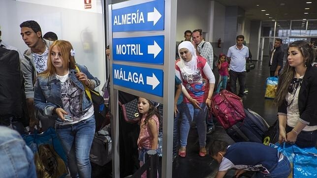 Refugiados sirios en el puerto de Melilla