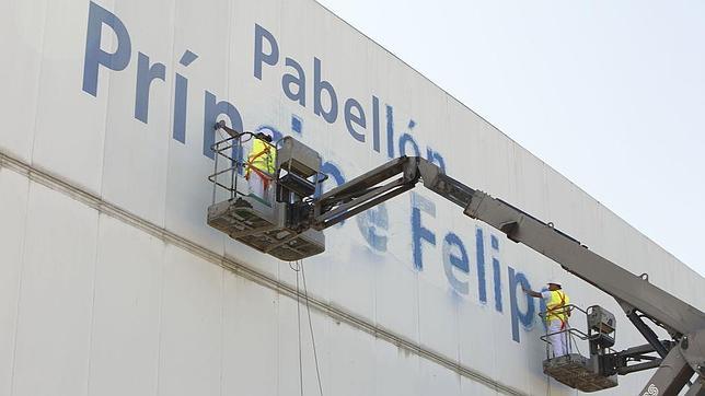 Una juez paraliza el borrado del nombre «Príncipe Felipe» del pabellón de deportes de Zaragoza