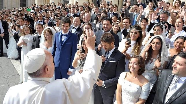 El Papa pide acoger a los refugiados pero también evitar «la aparición de crisis humanitarias» que los obligan a escapar