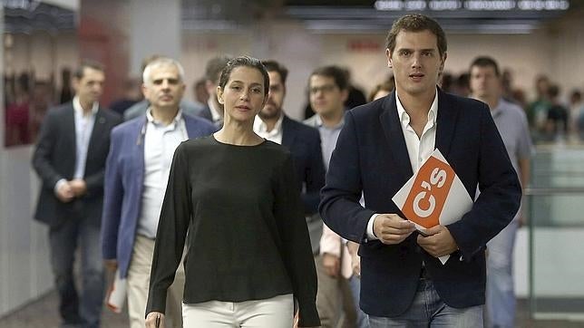 Rivera aspira a no ser marca blanca del PP y robar votos al PSOE