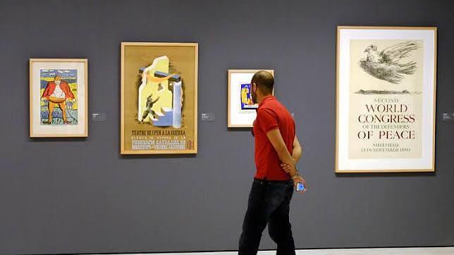 El Thyssen de Málaga exhibe un siglo de cartelería