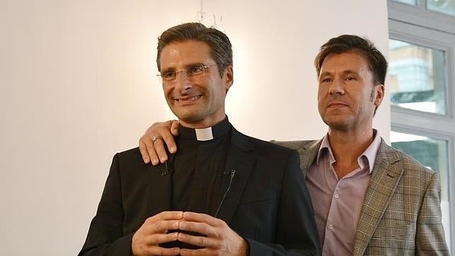 El Vaticano aparta a un sacerdote de la Congregación de la Doctrina de la Fe tras admitir su homosexualidad