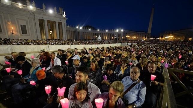 El Papa presidió una multitudinaria vigilia con motivo del inicio del Sínodo de la familia