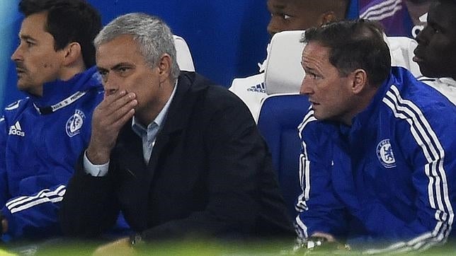 Mourinho, en el banquillo del Chelsea