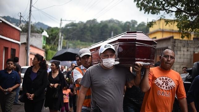 Un desprendimiento de tierras en Guatemala ha dejado de momento 73 muertos