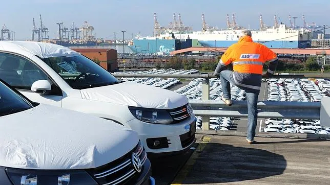 Volkswagen se enfrenta a multas millonarias por manipular el software d elos vehículos