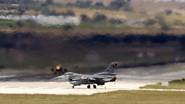 Un F-16 turco se prepara para despegar de la base de Incirlik en una imagen de archivo
