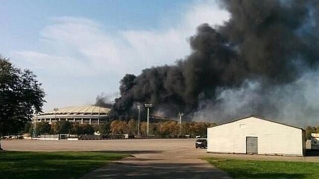 Aparatoso incendio en el Luzhniki, estadio que acogerá la final del Mundial 2018