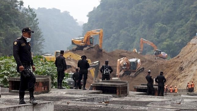 Ascienden a 131 los muertos por el alud en Guatemala