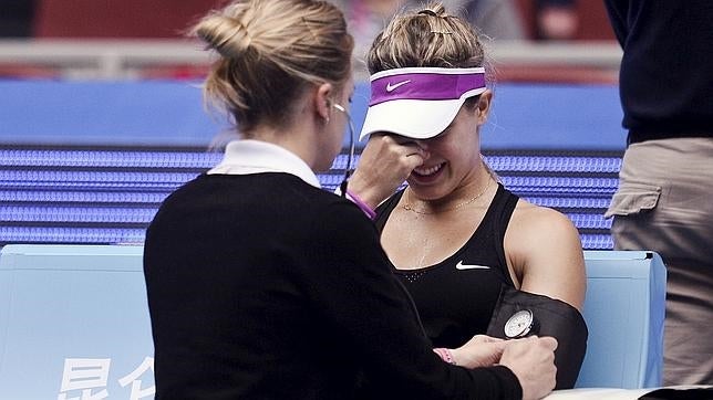 Dramática retirada de una inconsolable Eugenie Bouchard