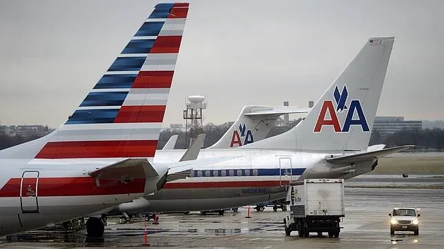 Varios aviones de American Airlines estacionados en el Aeropuerto Nacional Reagan, en Arlington