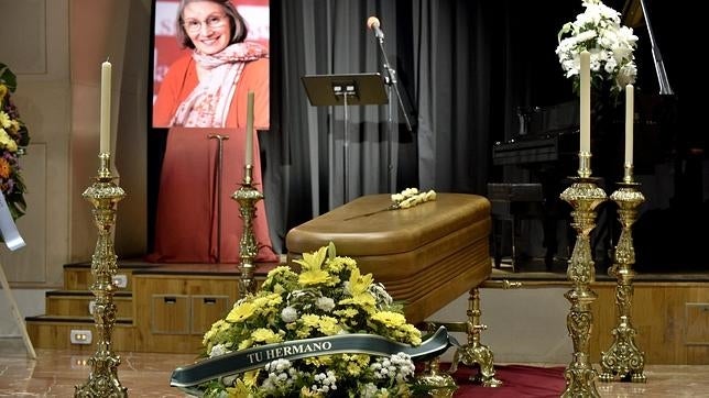 Imagen de la capilla ardiente de Ana Diosdado en la sede de la SGAE