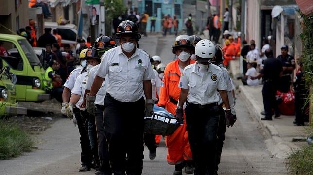 Aumentan a 220 los muertos por un desprendimiento de tierras en Guatemala