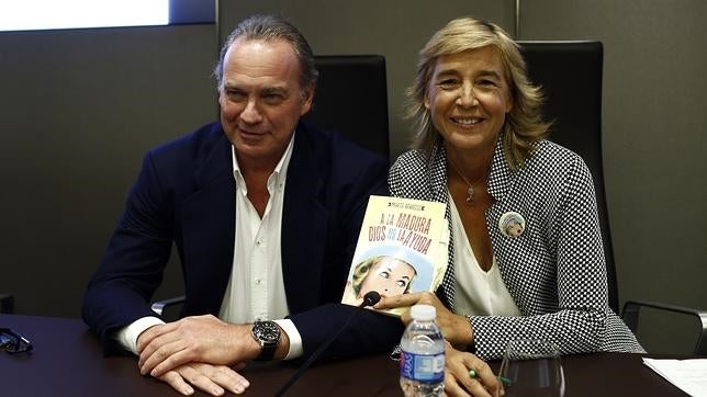 Bertin Osborne arropa el debut literario de Marta Barroso