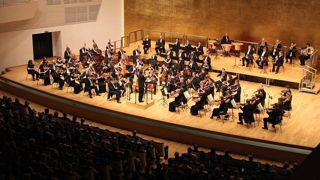 La Orquesta Filarmónica de Londres enamora a Alicante