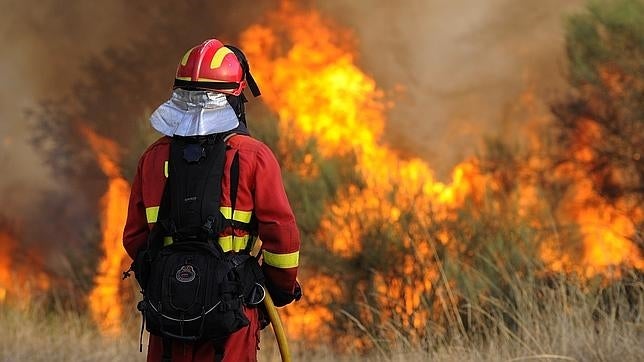 La UME trabaja en la extinción de un incendio