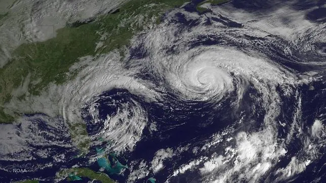 El huracán se aleja de las Bermudas rumbo hacia el noreste del Atlántico