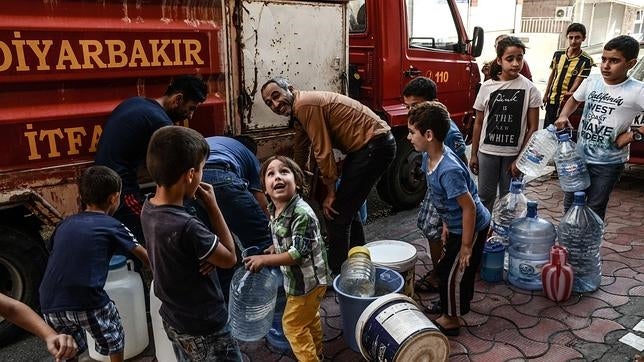 Muere un niño y tres resultan heridos mientras jugaban con munición en Turquía