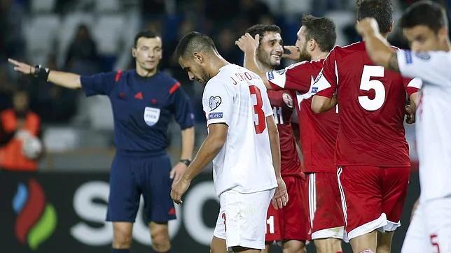 Los jugadores gibraltareños se lamentan tras un gol de Georgia el pasado jueves