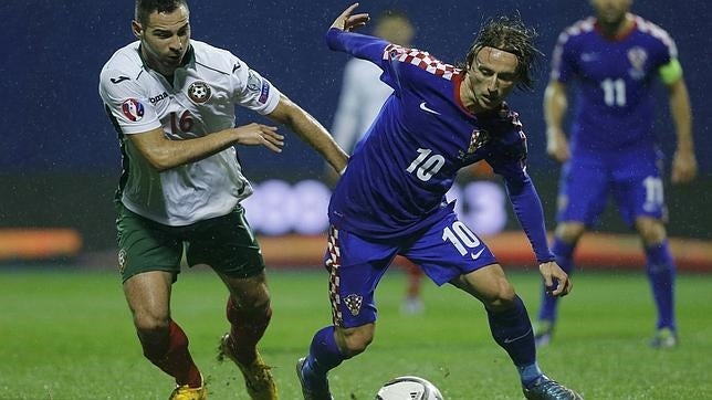 Modric tiene un edema: baja frente al Levante y duda ante el PSG