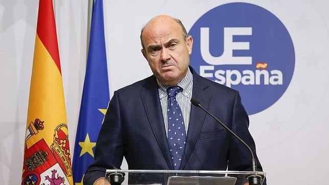 De Guindos: «España siempre acaba cumpliendo»