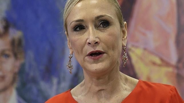 Cifuentes devolverá en noviembre a los funcionarios parte de la paga extra de 2012