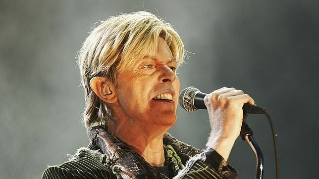 David Bowie, en un concierto en 2004